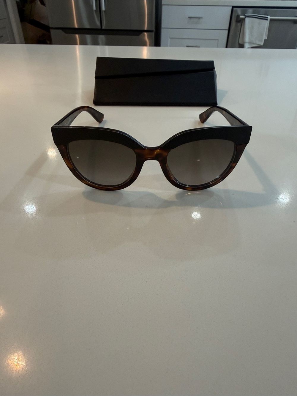 Dior Women's Sunglasses - Tortoiseshell/Brown with Black Top 😎